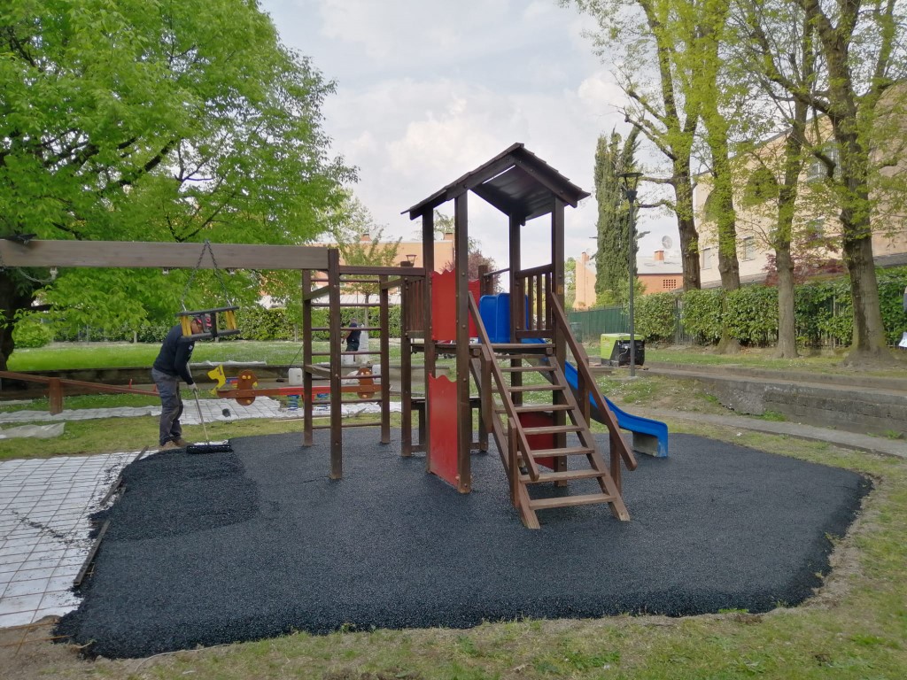 Legeplads under færdiggørelse.