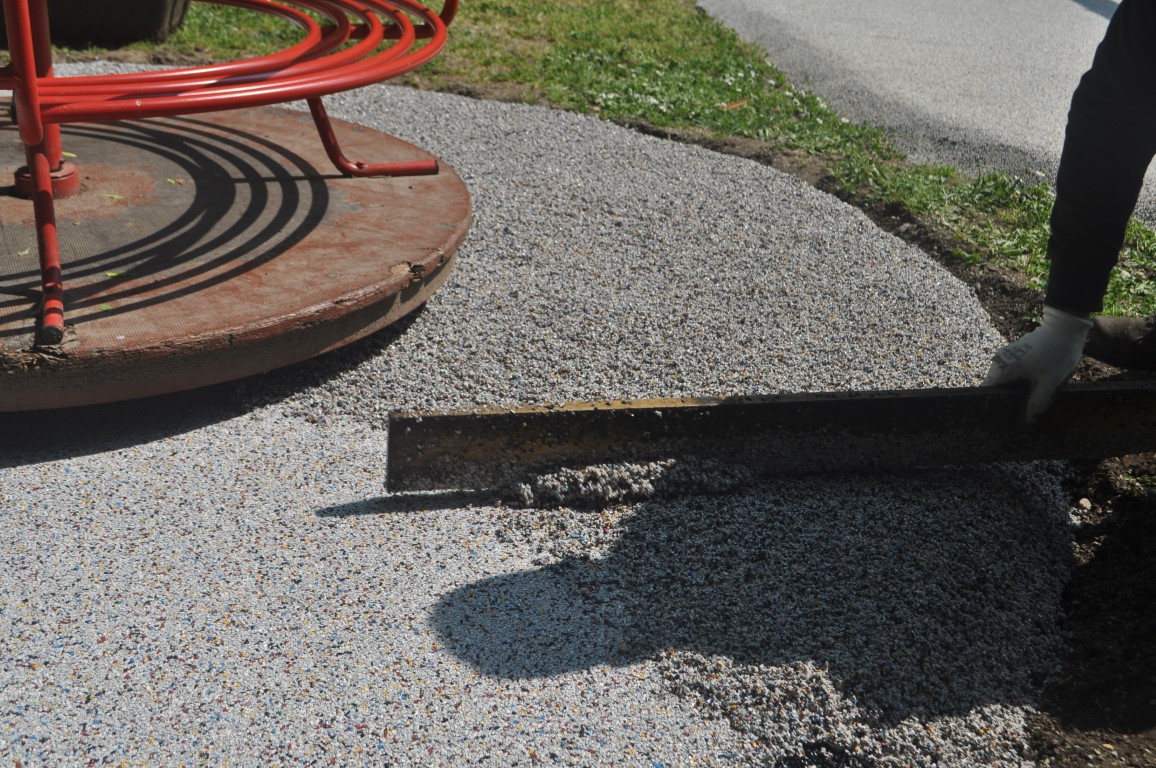 Arbejde med nivellering af terrænet.